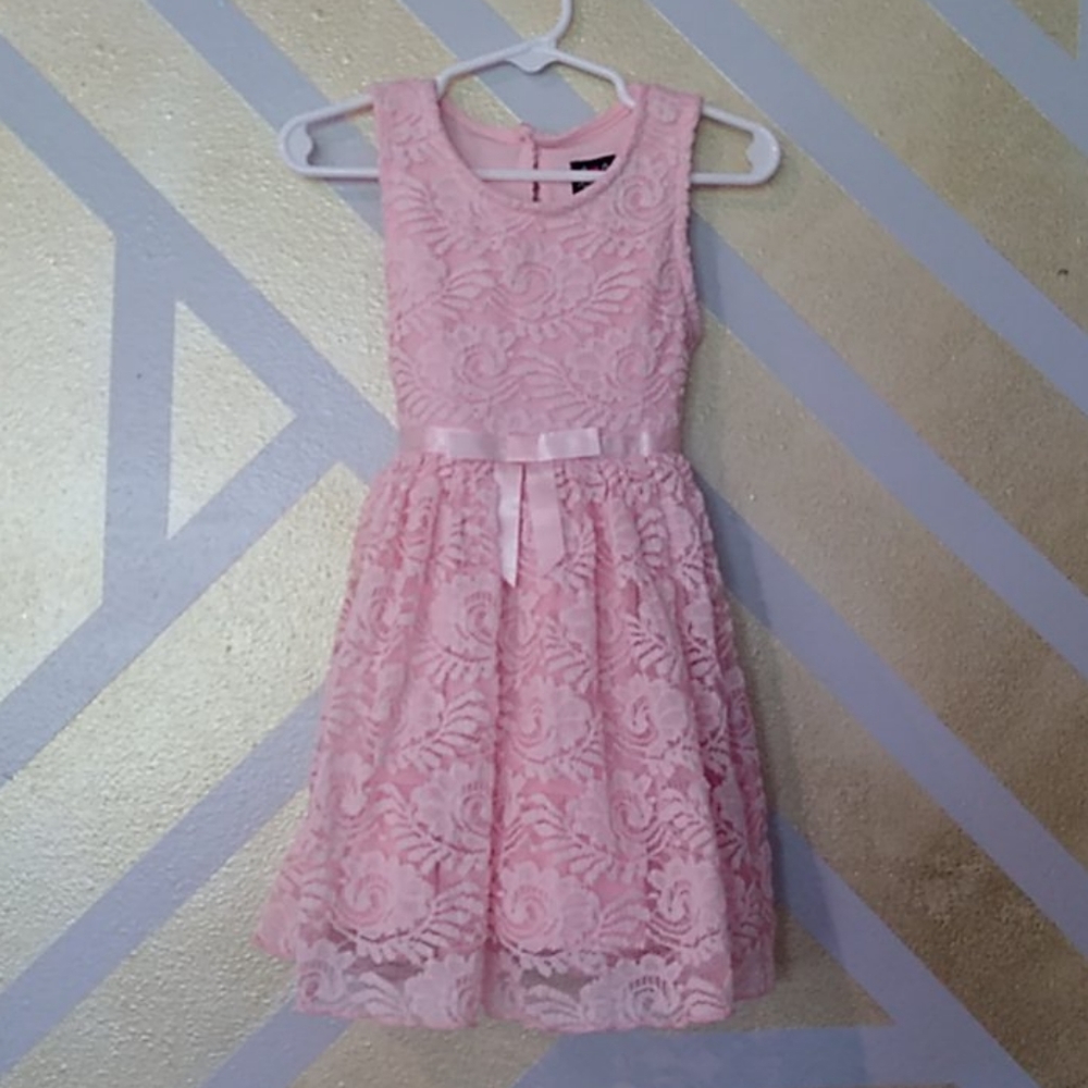 5/$10🔥Beautiful lace dress!!